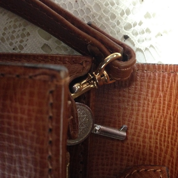 Burberrry Tan-Brown Leather Mens Wristlet With Key - Picture 8 of 8